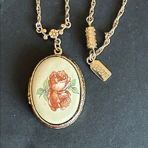1928 Gold Gold Tone Rose Porcelain Photo Locket Pendant Necklace (3